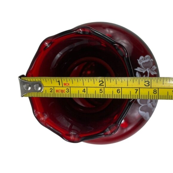 Vintage Anchor Hocking Ruby Red Glass Vase Ruffled Rim & Etched Floral Design - Picture 12 of 13